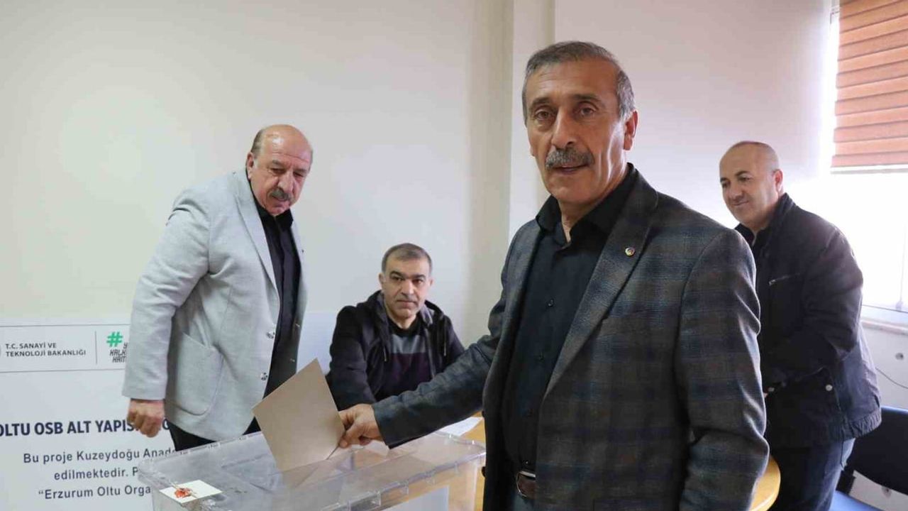 Baki Karaca beşinci kez Oltu Ticaret ve Sanayi Odası başkanı seçildi