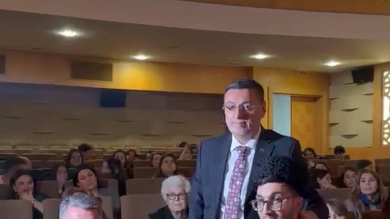 Bakü'de 'Buğday Tanesi' sahnesi: kardeşlik ve engelsiz yaşam