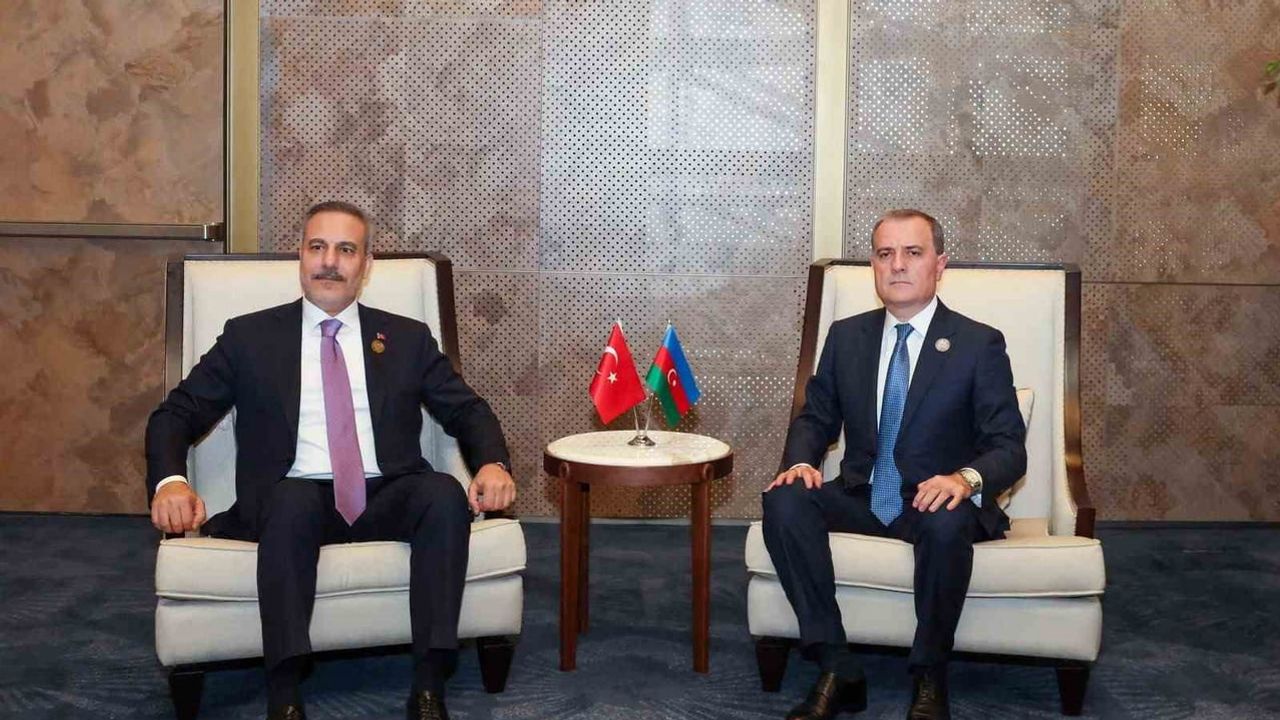 Bakü'de stratejik temas: Hakan Fidan ile Ceyhun Bayramov görüştü