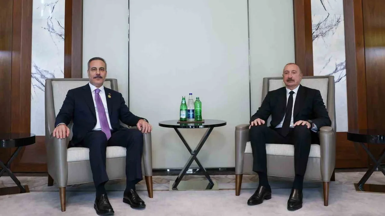 Bakü'de zirve öncesi kabul: Hakan Fidan Aliyev ile görüştü