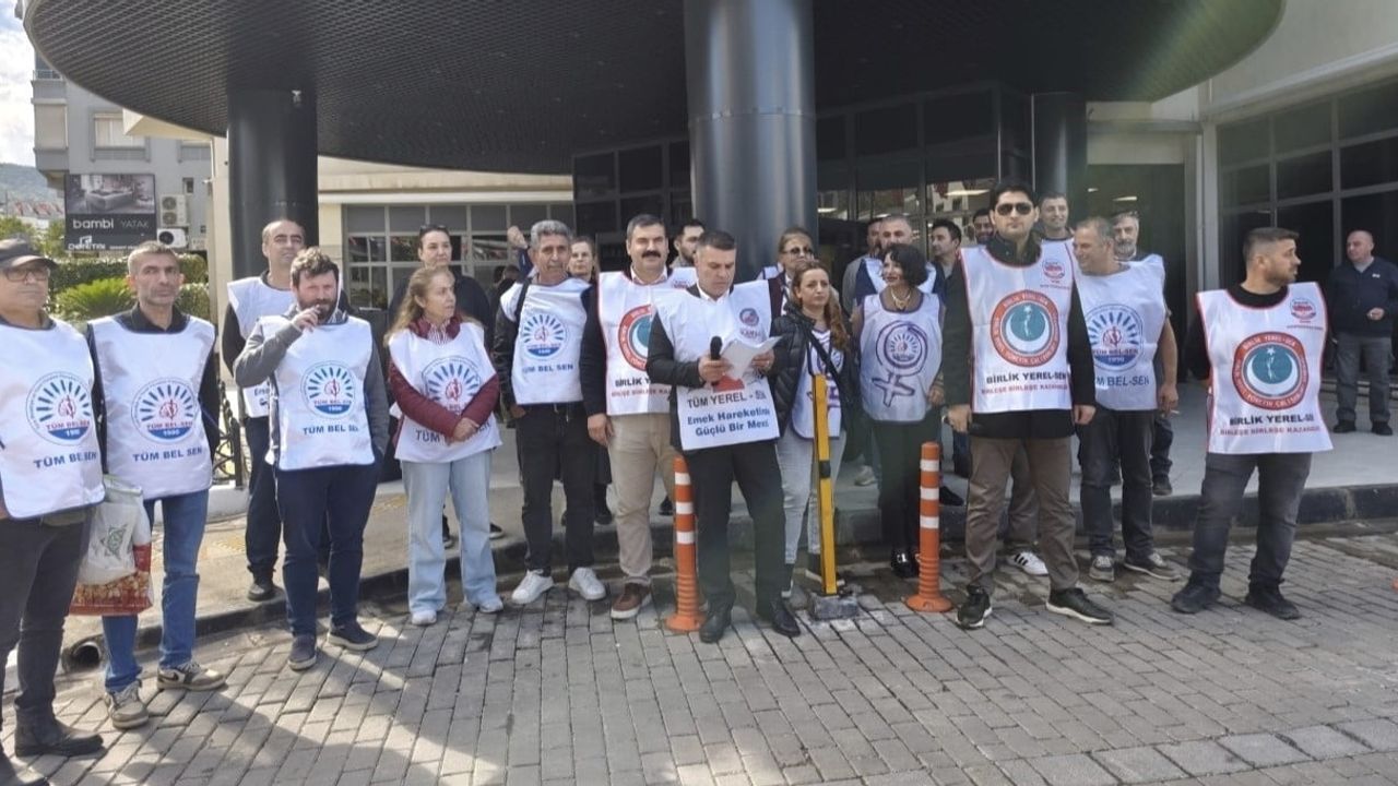 Balçova'da imza bekleyen memurlar tam gün iş bıraktı
