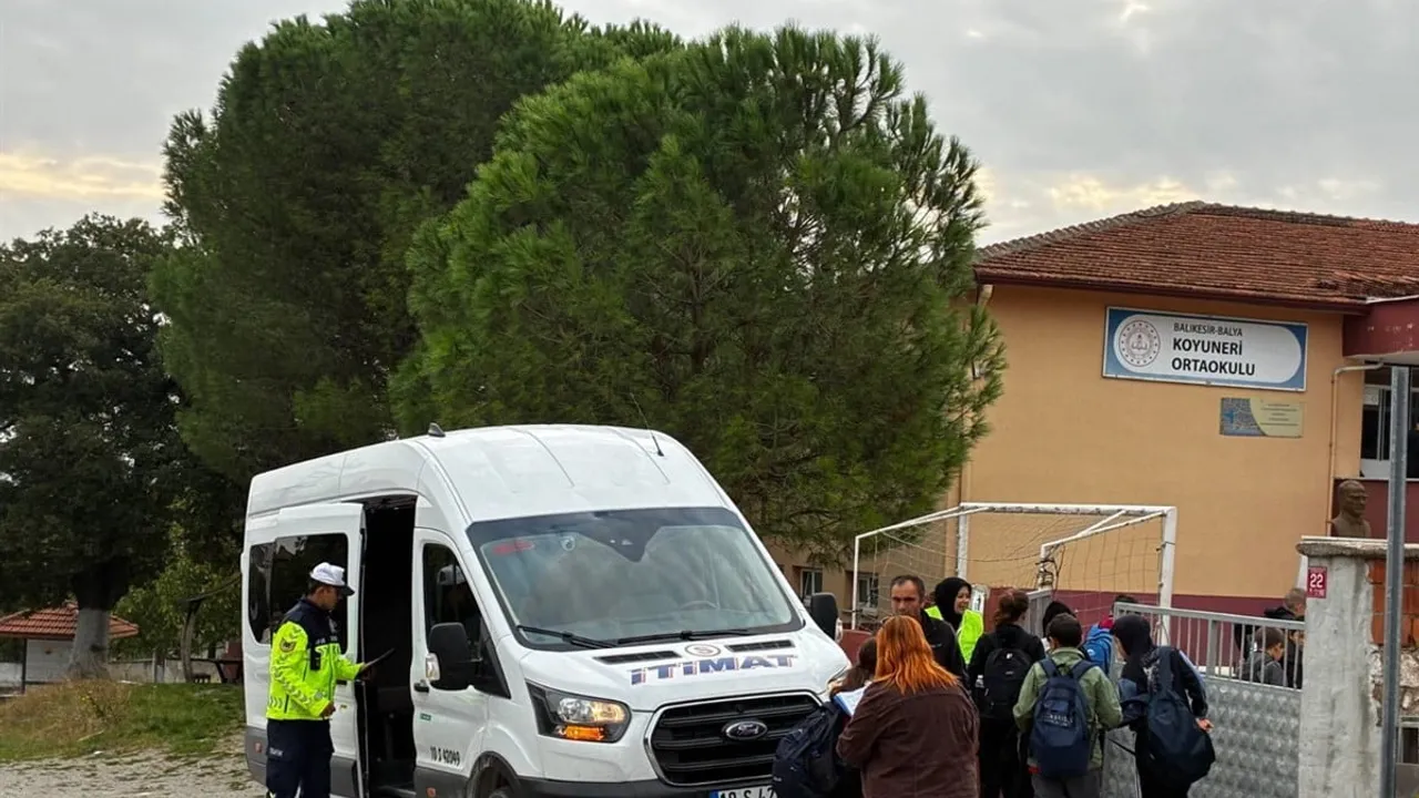 Balıkesir'de jandarmadan okul çevrelerinde geniş kapsamlı denetim