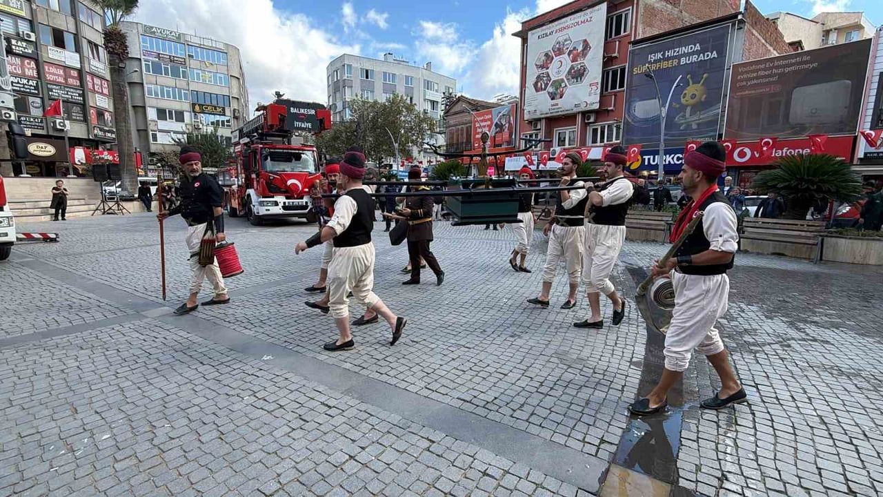 Balıkesir'in 306 yıllık itfaiye geleneği Edremit'te modern yüzüyle kutlandı