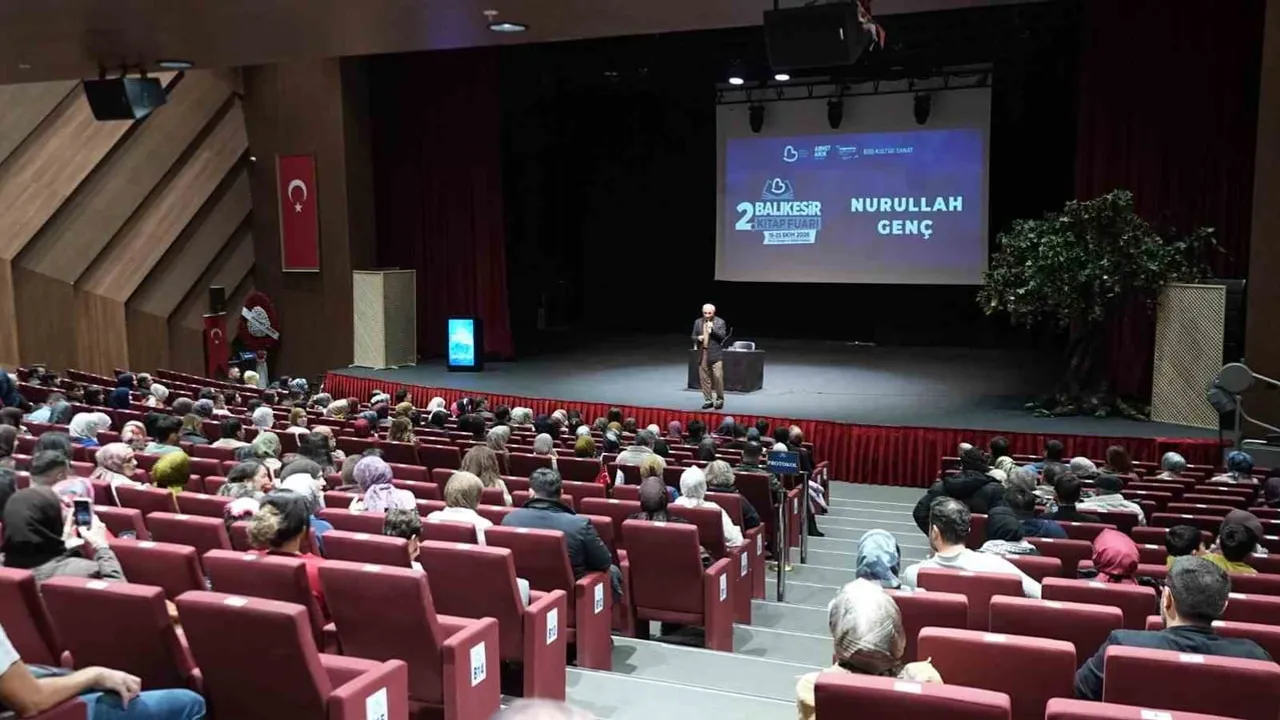 Balıkesir'in avlusunda kültür şöleni: 2. kitap fuarı üç günde 40 bin kişi ağırladı