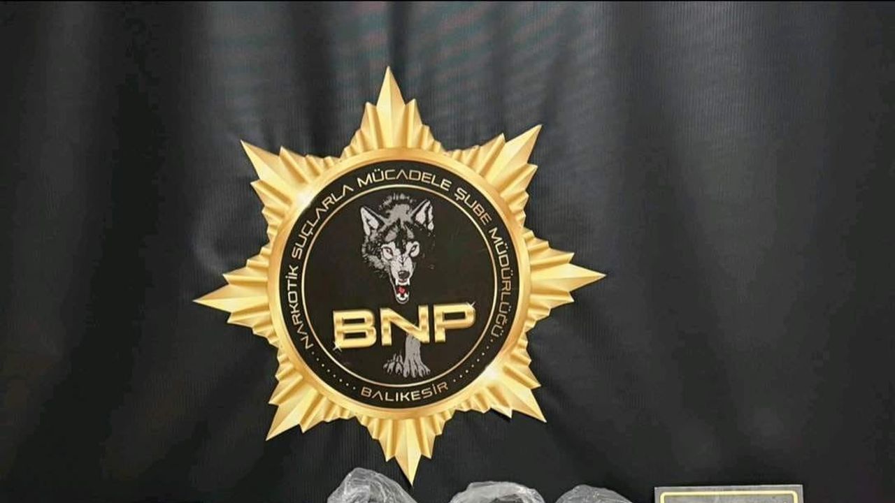 Balıkesir merkezinde iki operasyon: farklı türlerde uyuşturucu ve aparatlarla iki gözaltı