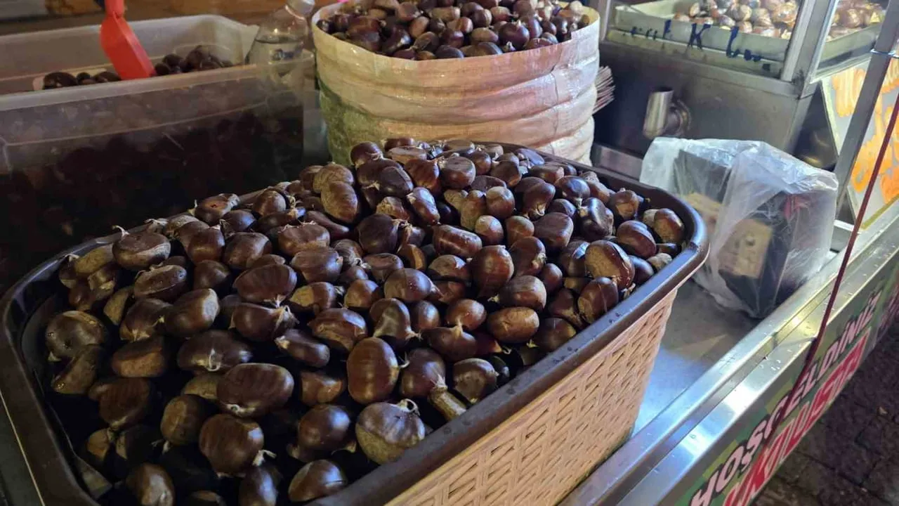 Bandırma'da kestane tezgâhlarda: kilogramı bin lirayı gördü