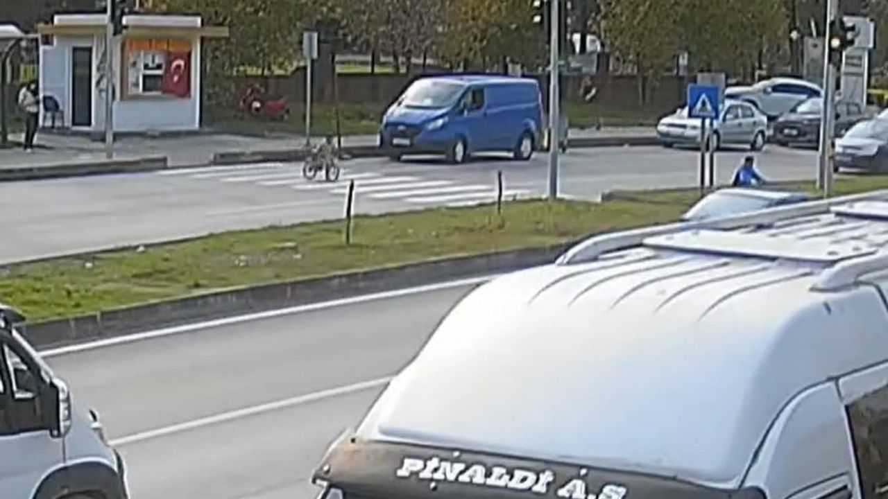 Bartın'da yaya geçidinde kaza: bisikletli 6 yaşındaki çocuk kaputa fırladı