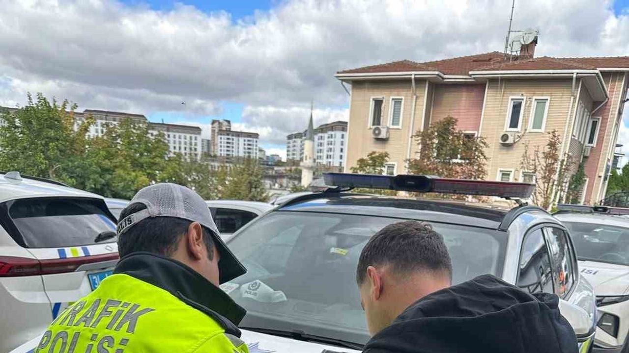 Başakşehir'de cep telefonu görüntüsüyle tespit edilen sürücüye 10 bin lira ceza