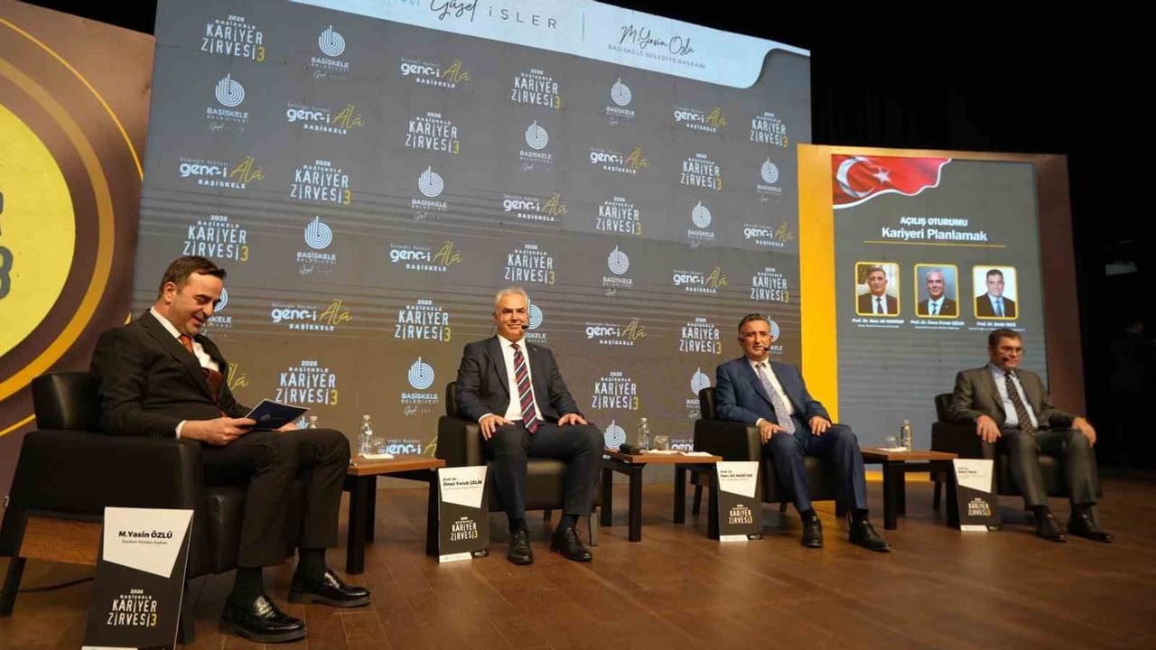 Başiskele’de gençlere kariyer rotası çizen zirve sürüyor