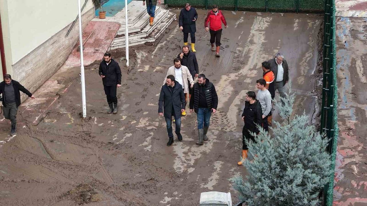 Başiskele’de sahada seferberlik: 142 araç, 337 personelle hasar gideriliyor