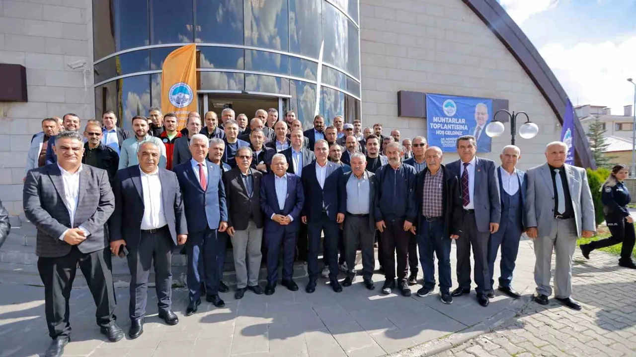 Başkan Büyükkılıç muhtarlarla ilçelerde hizmet önceliklerini belirledi