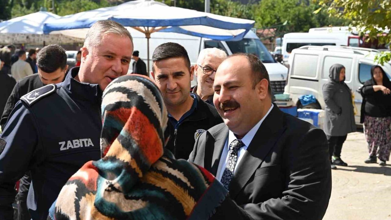 Başkan Hamamcı pazarın nabzını tuttu