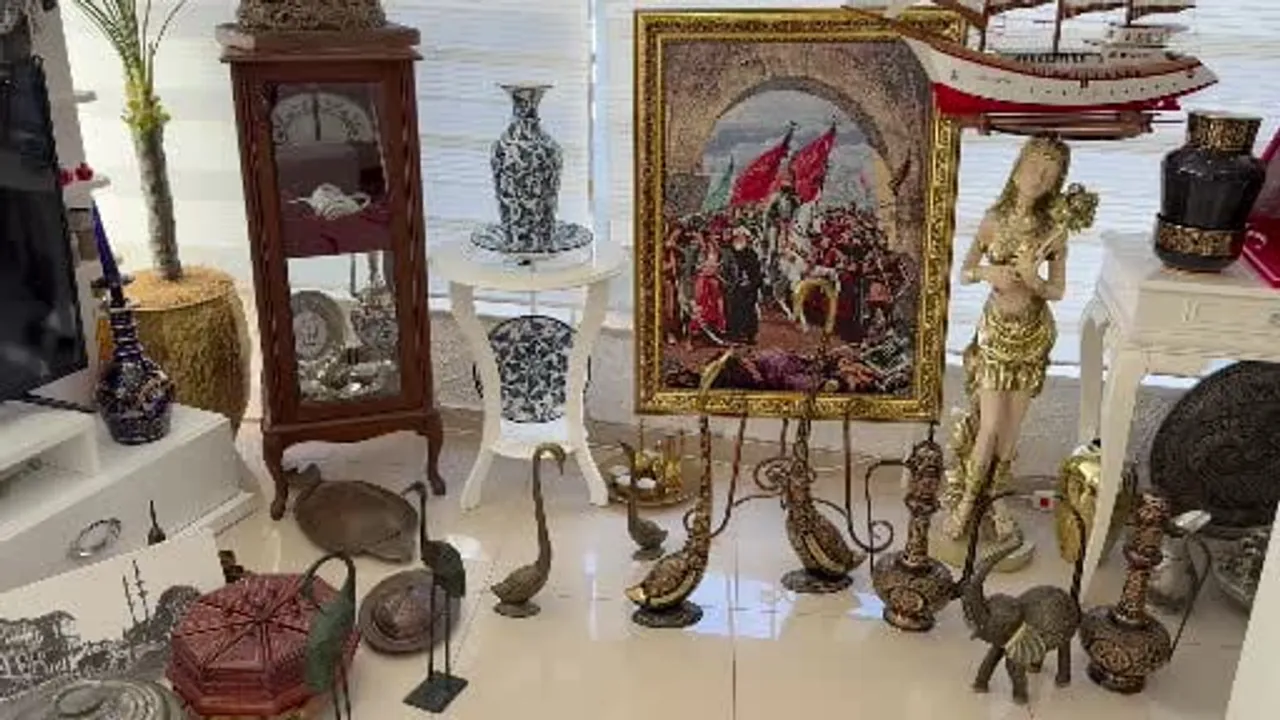 Başkanın odası esnafın mirasını saklayan küçük antikacı