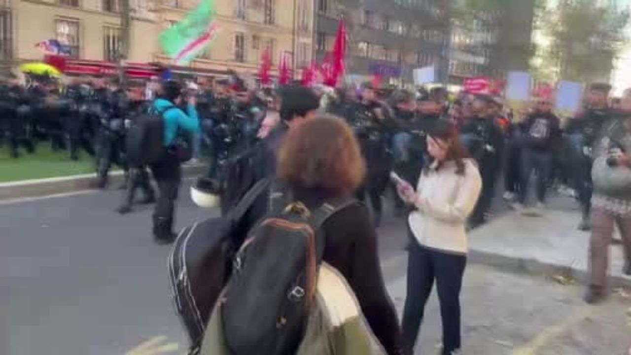 Başkentte 70 bin güvenlikle Fransa'da yeni protesto dalgası