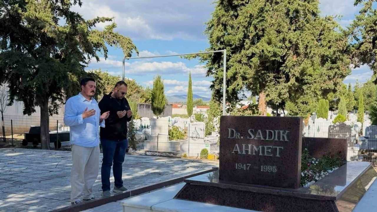 Batı Trakya'da dayanışma mesajı: Selçuk Efe Sadık Ahmet'in kabrini ziyaret etti
