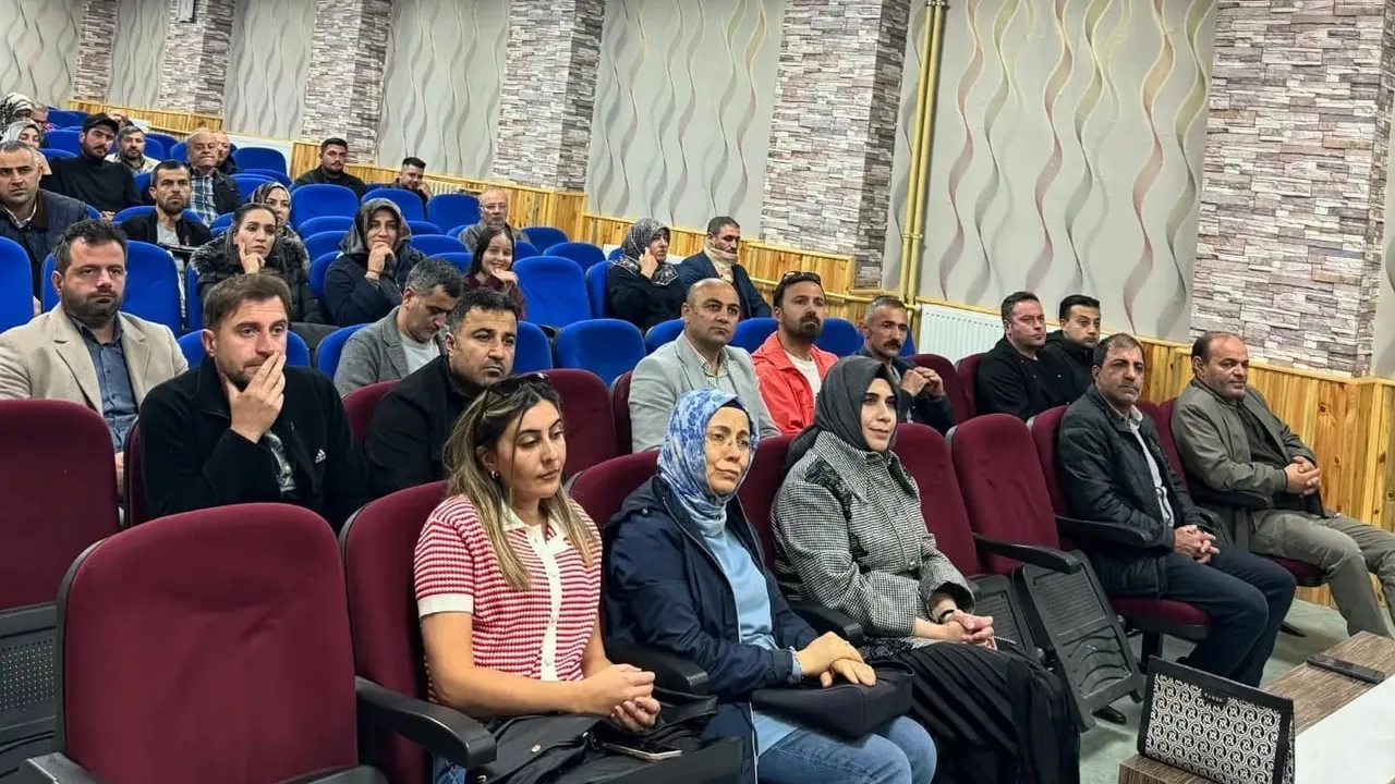 Bayburt Fen Lisesi velilerle başarı hedefini masaya yatırdı