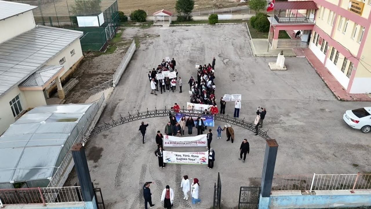 Bayburt ilçelerinde pembe bantla erken tanıya dikkat çekildi