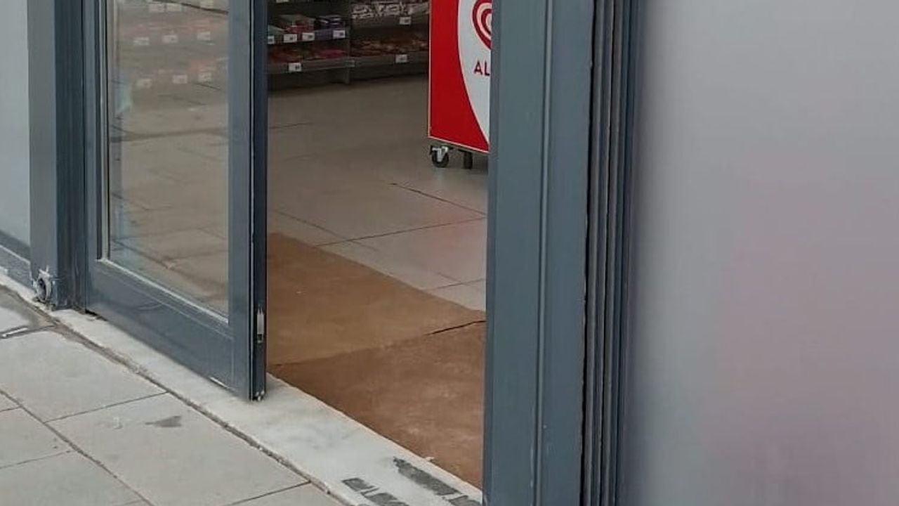 Bayburt'ta çorapla alışveriş yapan işçinin tutumu takdir edildi