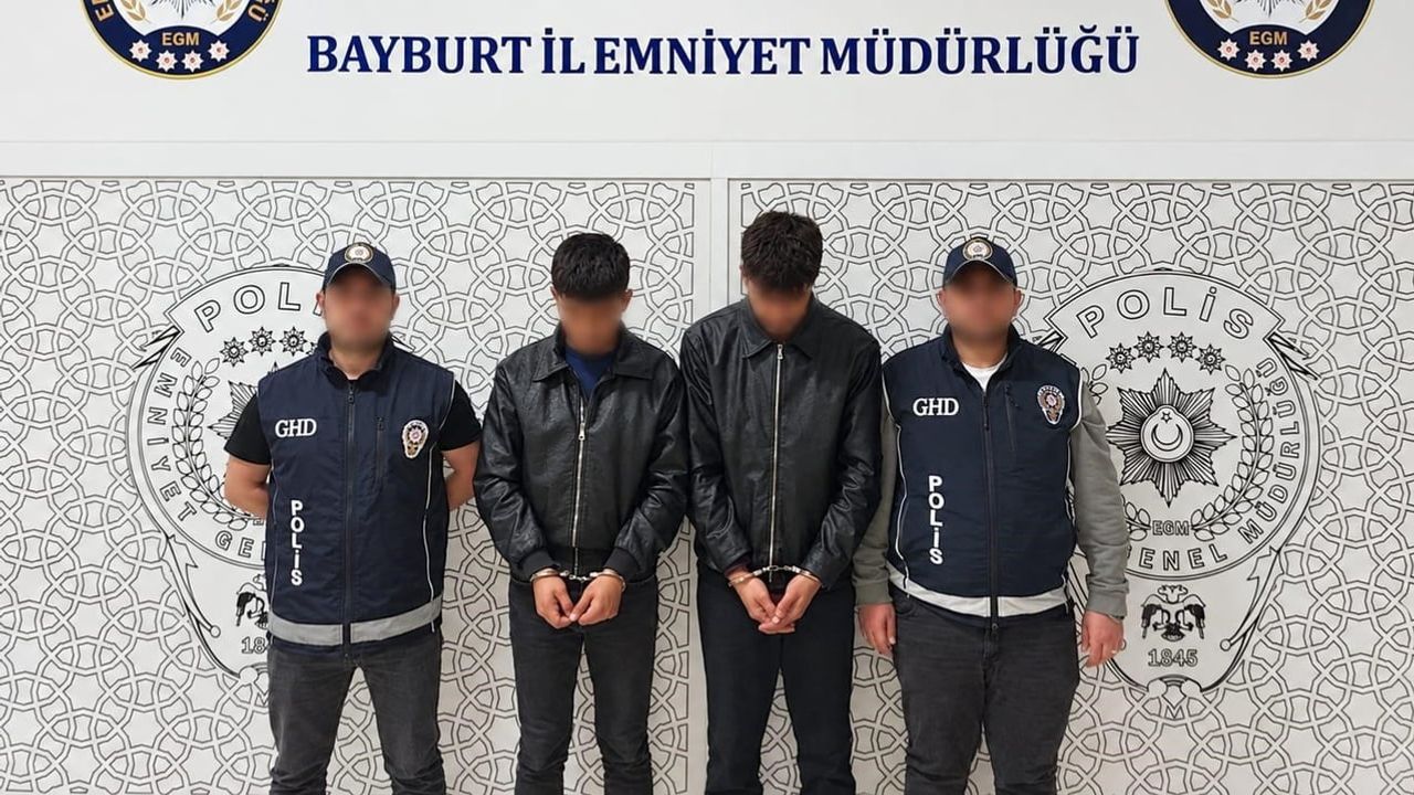 Bayburt’ta göçmen kaçakçılığı operasyonunda 5 şüpheli yakalandı, biri tutuklandı