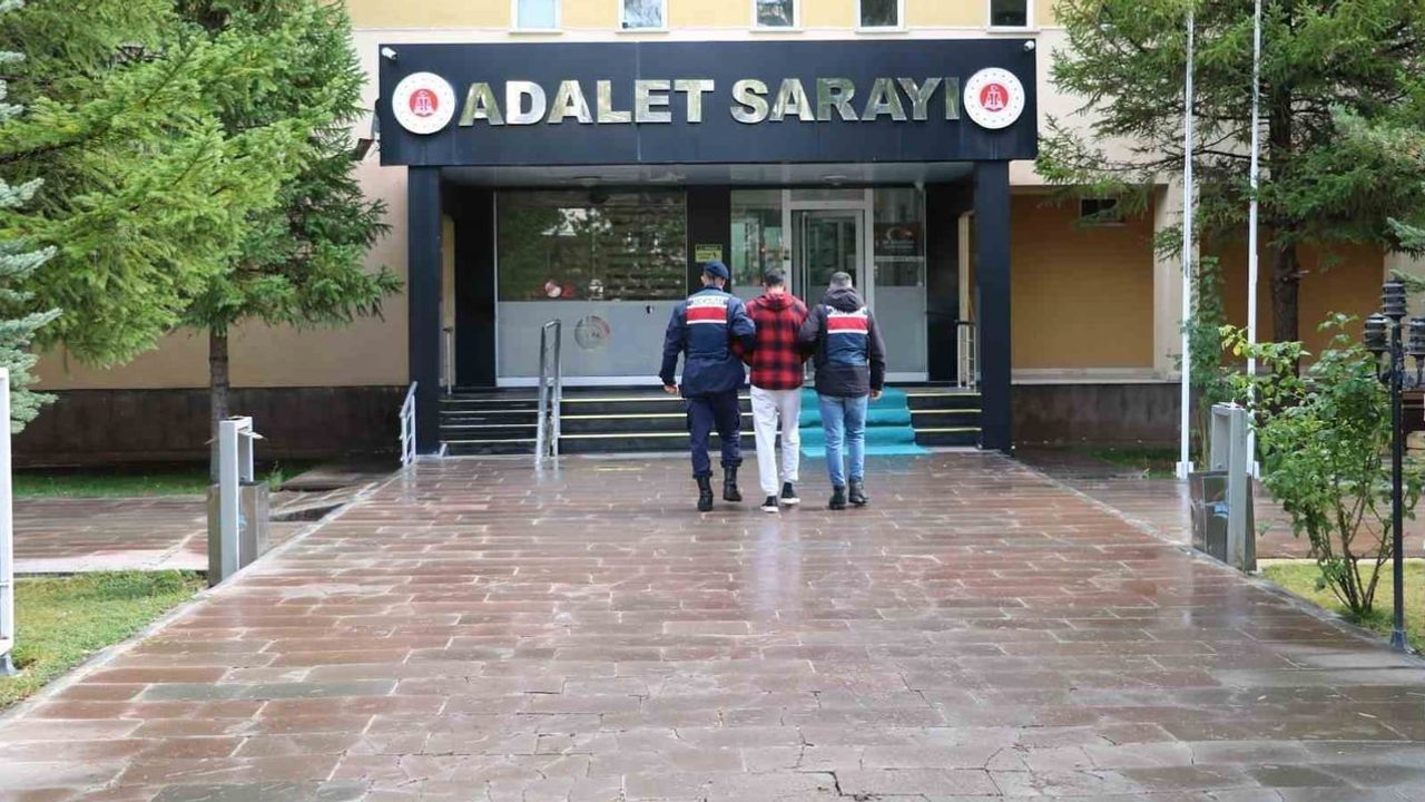 Bayburt’ta jandarmanın takibi sonucu uyuşturucu ticareti hükümlüsü tutuklandı