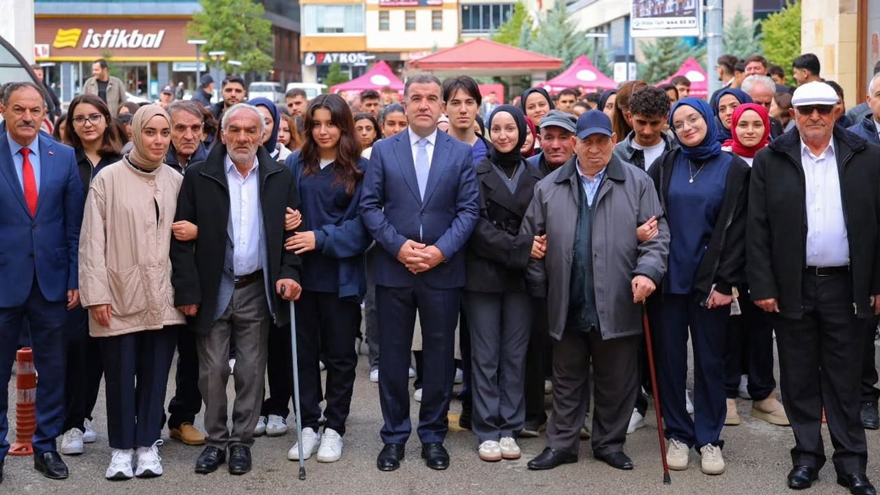 Bayburt'ta kuşaklar arası dayanışma vurgusuyla yürüyüş ve spor etkinliği