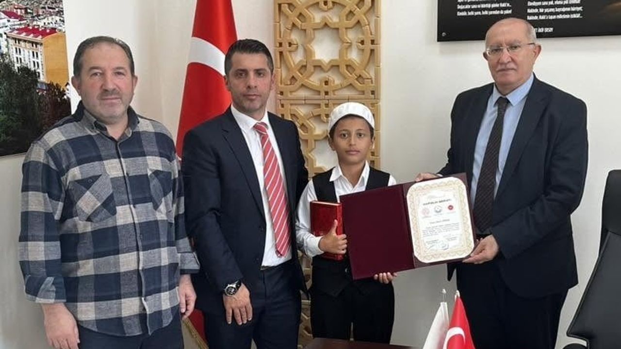 Bayburt'ta okul içinde yürütülen hafızlık programı 154'üncü mezununu verdi