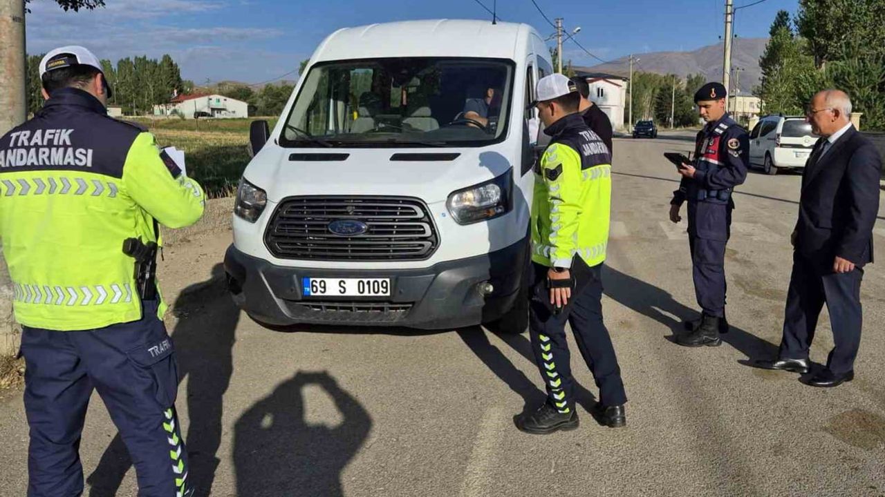 Bayburt'ta okullara güvenli ulaşım için servisler kapsamlı denetlendi