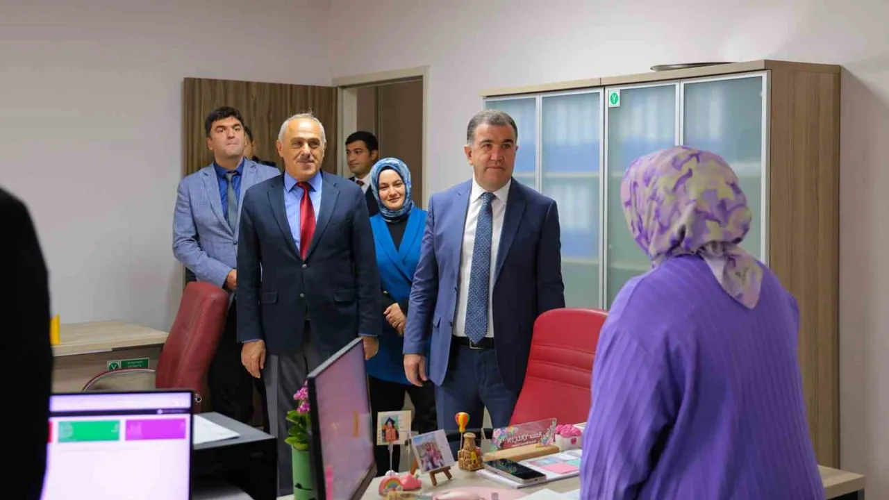Bayburt'ta saha gezisi: vali Eldivan yağış durumunu ve sağlık hizmetlerini yerinde inceledi