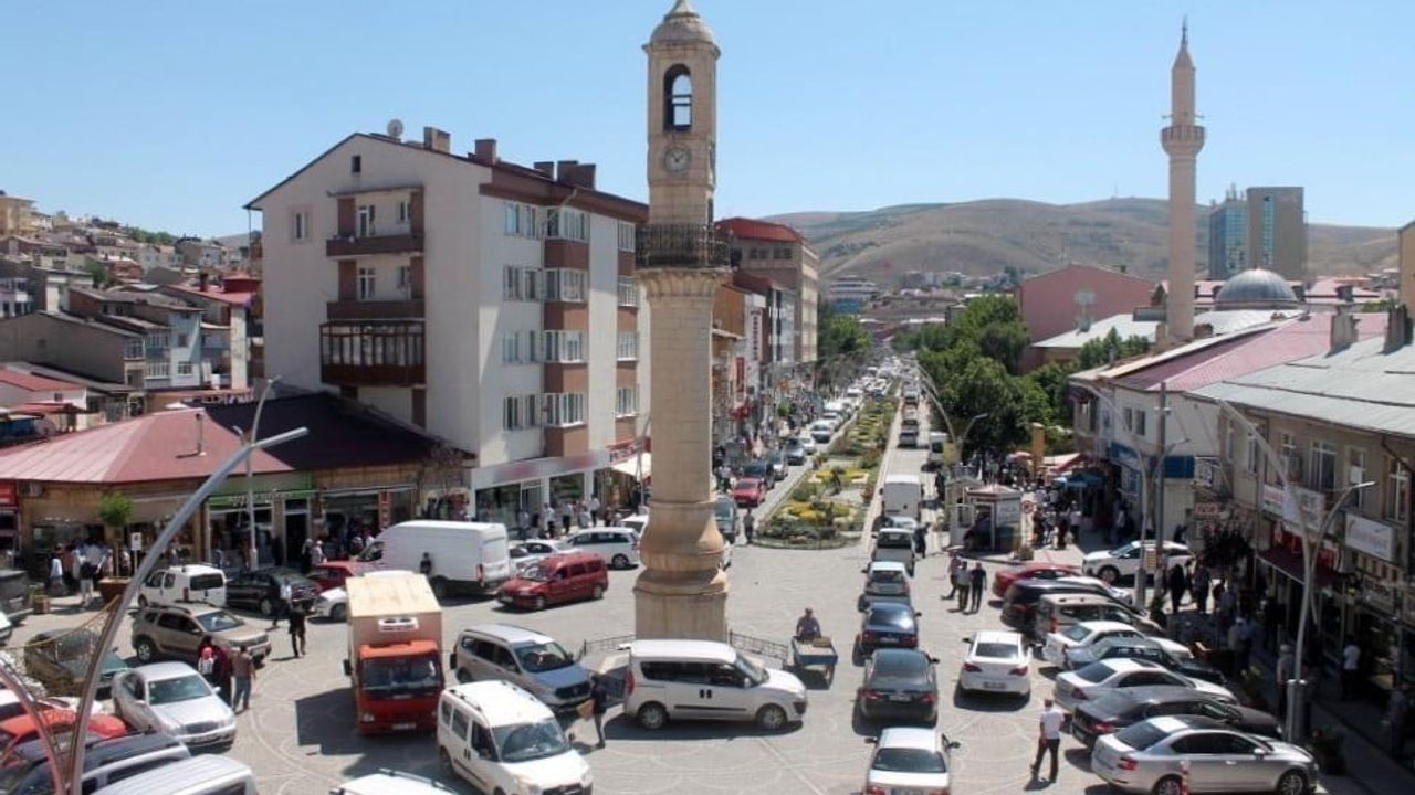 Bayburt’ta trafiğe kayıtlı taşıt sayısı 21 bin 996’ya ulaştı; ülke verileri düşüş gösterdi