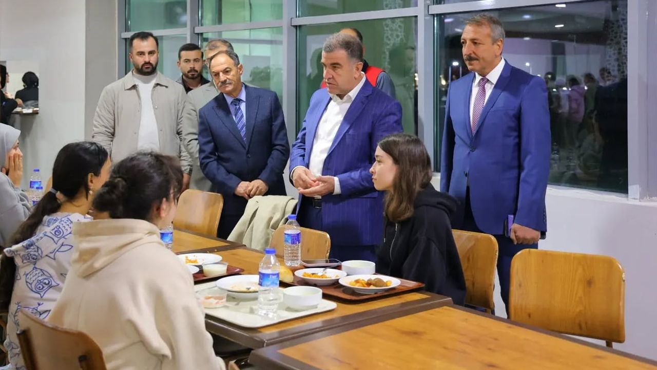 Bayburt'ta yurt denetimi: vali Eldivan öğrencilerin taleplerini dinledi