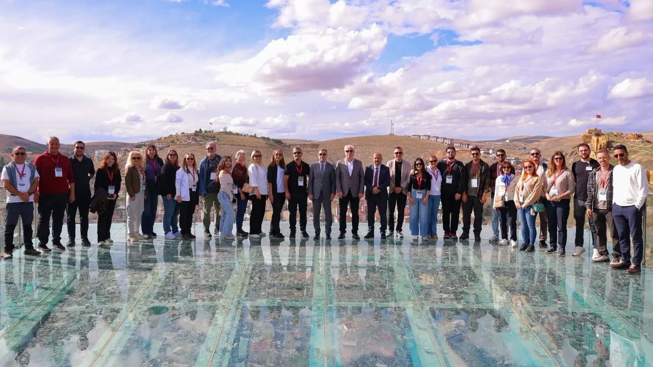 Bayburt turizmcilerin rotasında: tarihi miras ve yaylalar rehberlere tanıtıldı