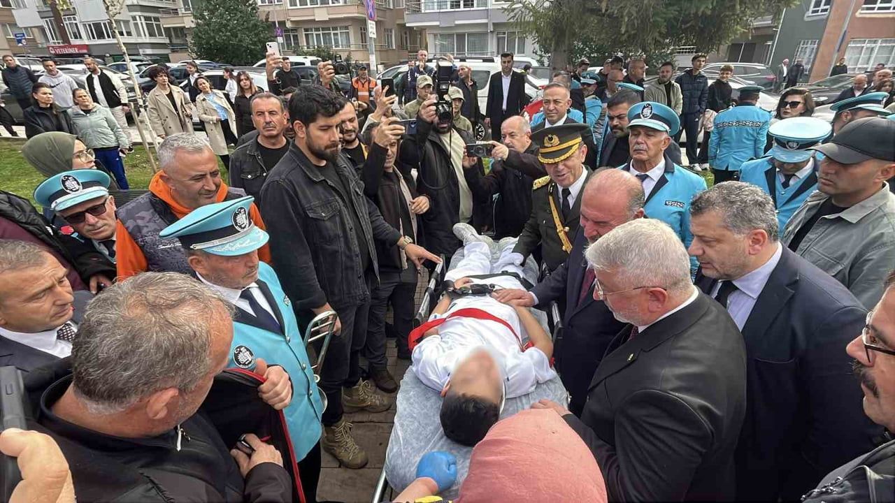 Baygınlık töreni yarıda bıraktı: Çorum’da öğrenci merdivenlerden düştü
