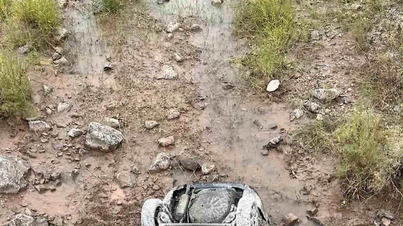 Baykan'da ters dönen araçta aynı aileden 1'i bebek 3 kişi yaralandı