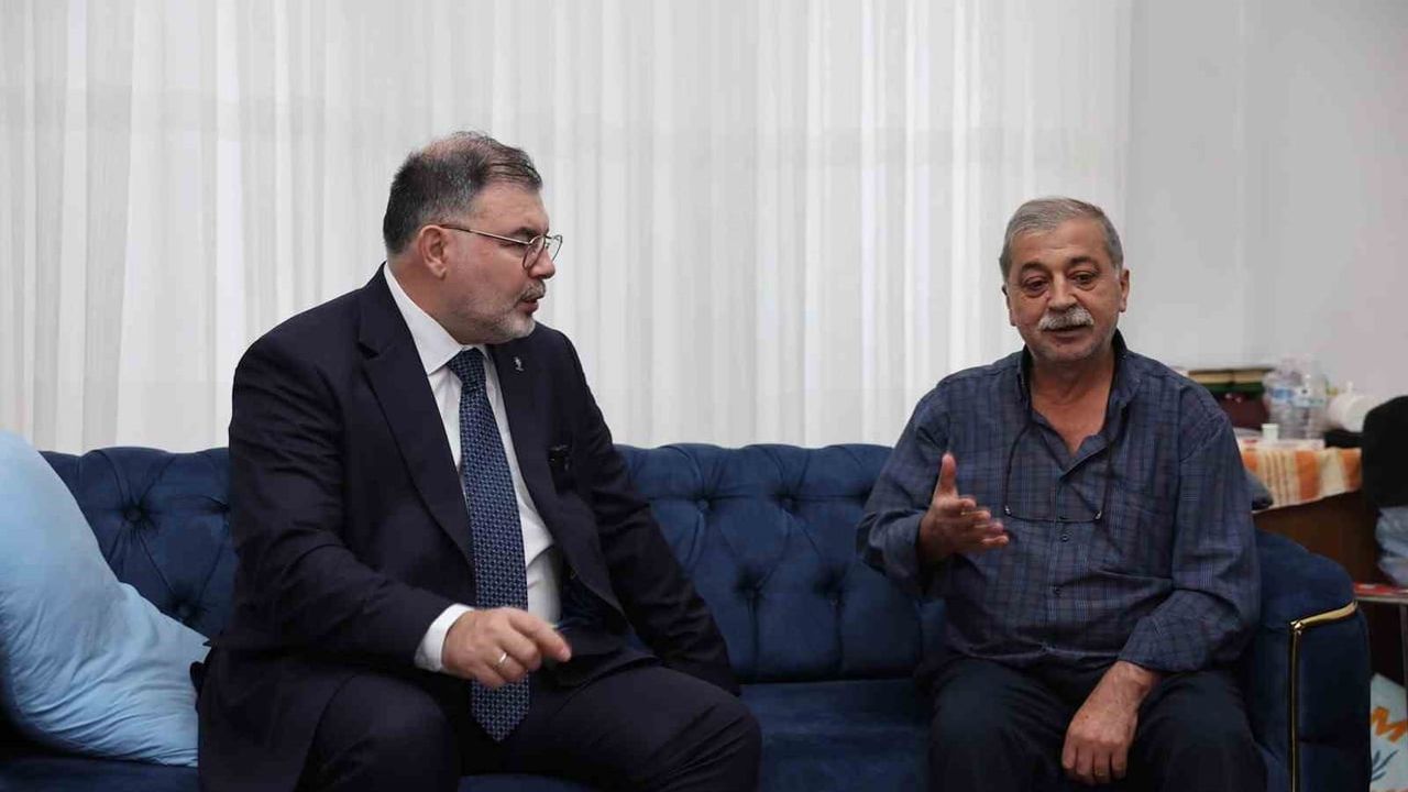 Bayraklı’da yeni yuvalar ve dayanışma: Bilal Saygılı depremzede aileleri ziyaret etti