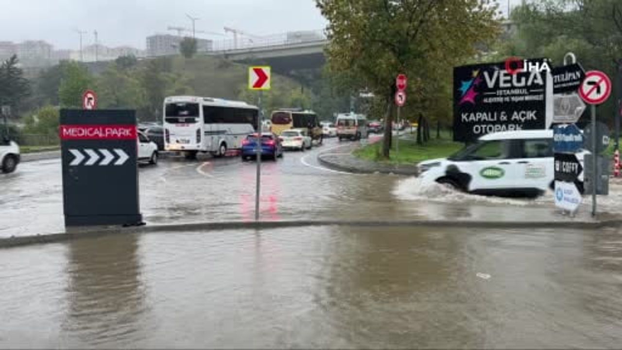 Bayrampaşa'da çekçeklerle tahliye çabası: ara sokaklar suyla doldu