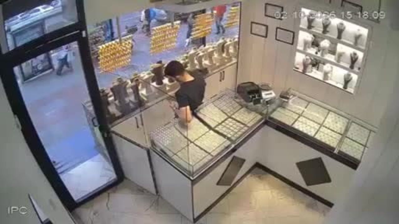 Bayrampaşa’da kuyumcu soygun girişiminde imitasyon poşetle tuzak kuruldu