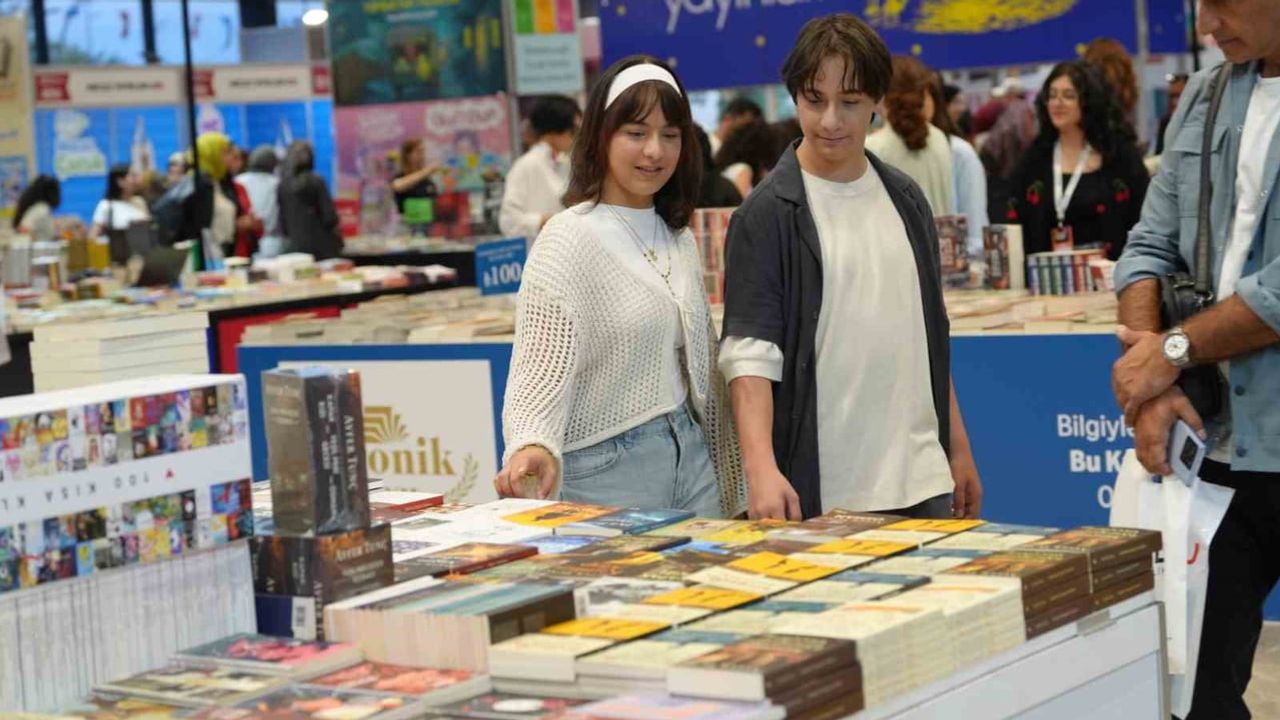 bebeklikten itibaren sürdürdükleri kitap fuarı geleneği 14 yaşına ulaştı