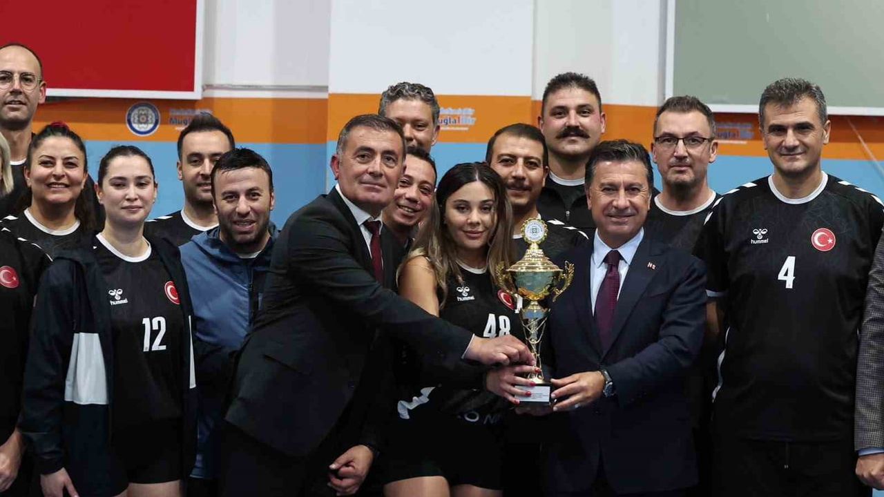 Belediye çalışanları cumhuriyet ruhunu sahada pekiştirdi