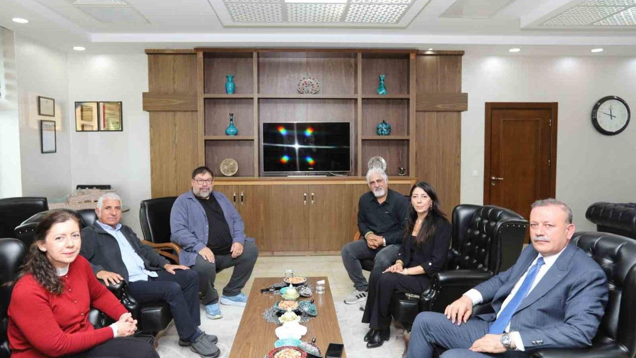 Belgesel atölyesinin konuğu BSB yönetimi rektör Elmastaş'la bir arada