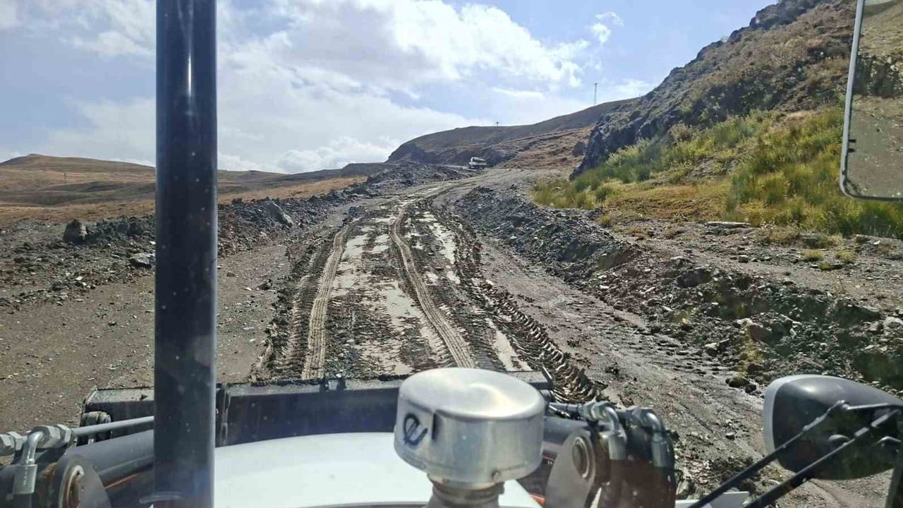 Berçelan yaylasında çamurda kalan beş kişi belediye ekipleri tarafından kurtarıldı