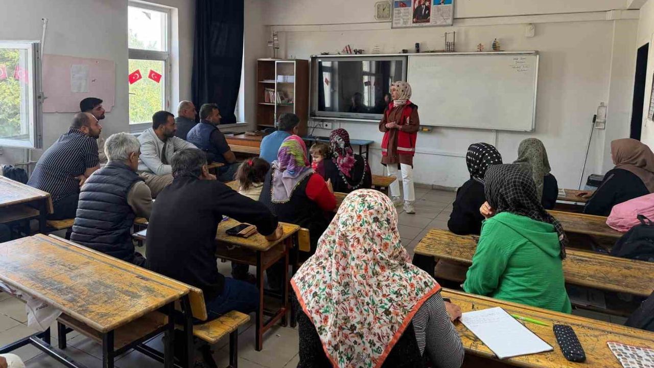Besni'de ailelere sanal kumar, öğrencilere teknoloji ve medya bilinci eğitimi
