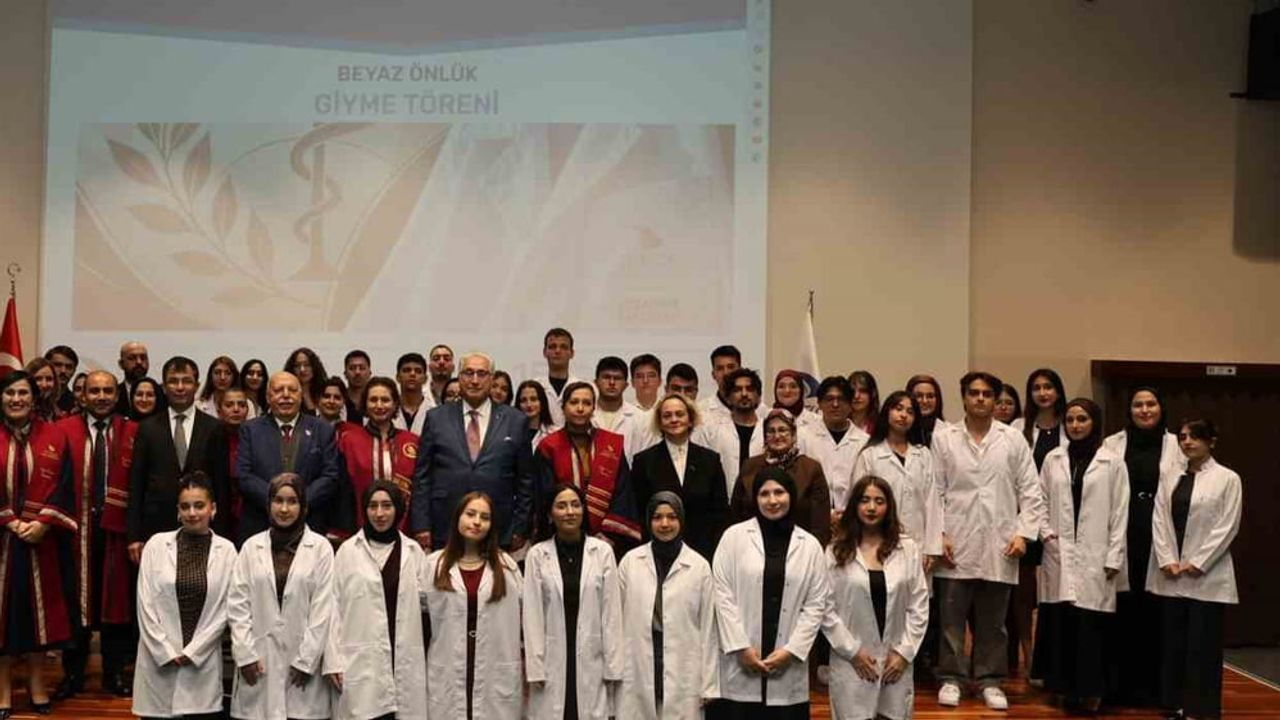 Beyaz önlükle mesleğe ilk adımını atan öğrenciler Düzce'de buluştu
