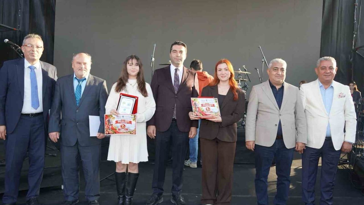 Beyazay, ceviz festivalinde Kaman Belediyesi'ni engelli çalışmaları için onurlandırdı