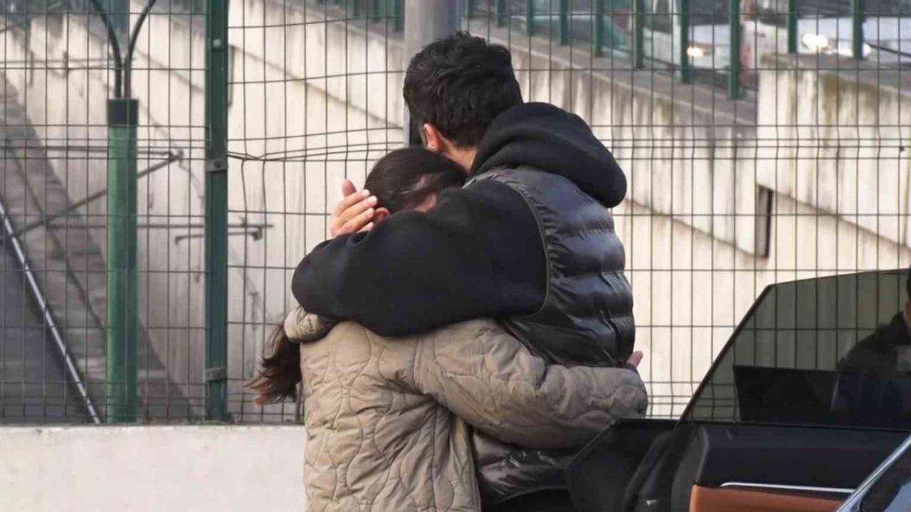 Beylerbeyi kavşağında çarpışma: baba kızını sakinleştirdi, anne fenalaştı