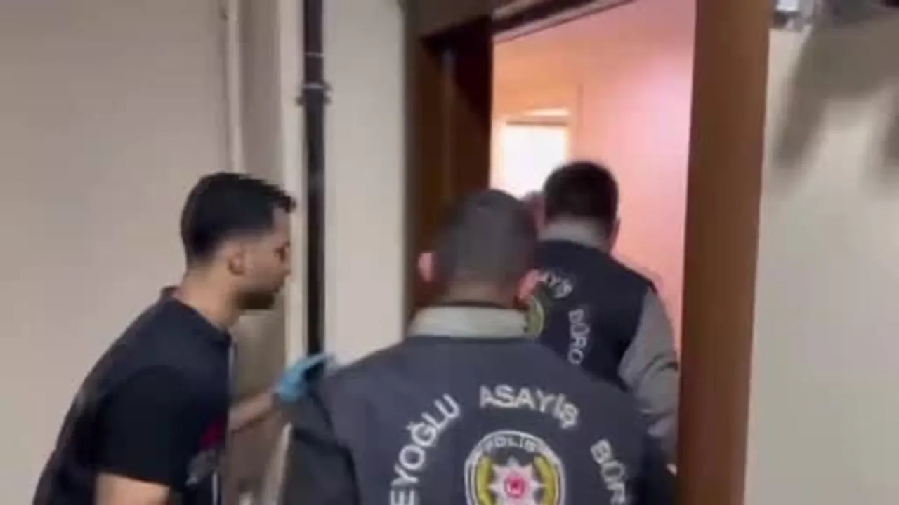 Beyoğlu’nda baskında yakalanan şüpheli, sahte para hükümlüsü çıktı