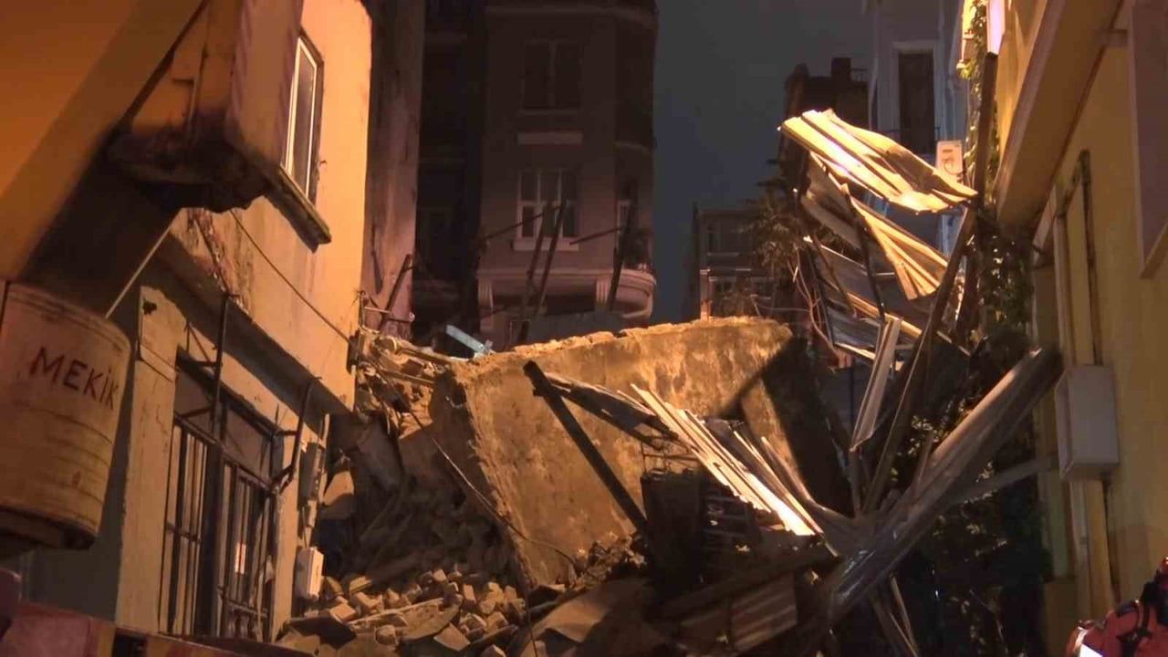 Beyoğlu’nda çöken metruk binada aramalar sona erdi