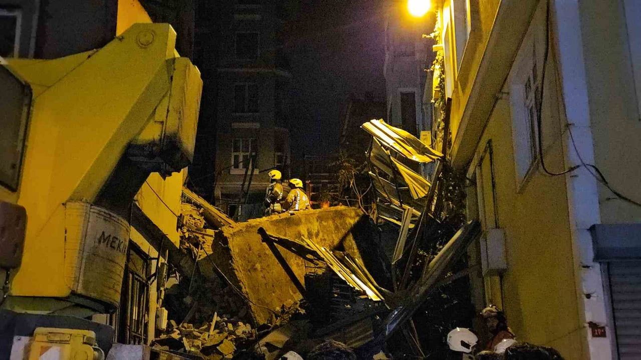 Beyoğlu'nda kentsel dönüşüm binası çöktü, enkazda arama sürüyor
