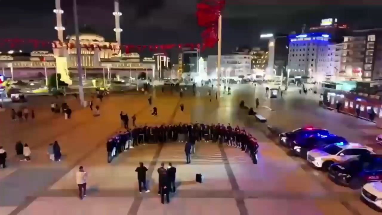 Beyoğlu'nda sokak denetimi: 610 kişinin gbt'si sorgulandı, 11 aranan yakalandı