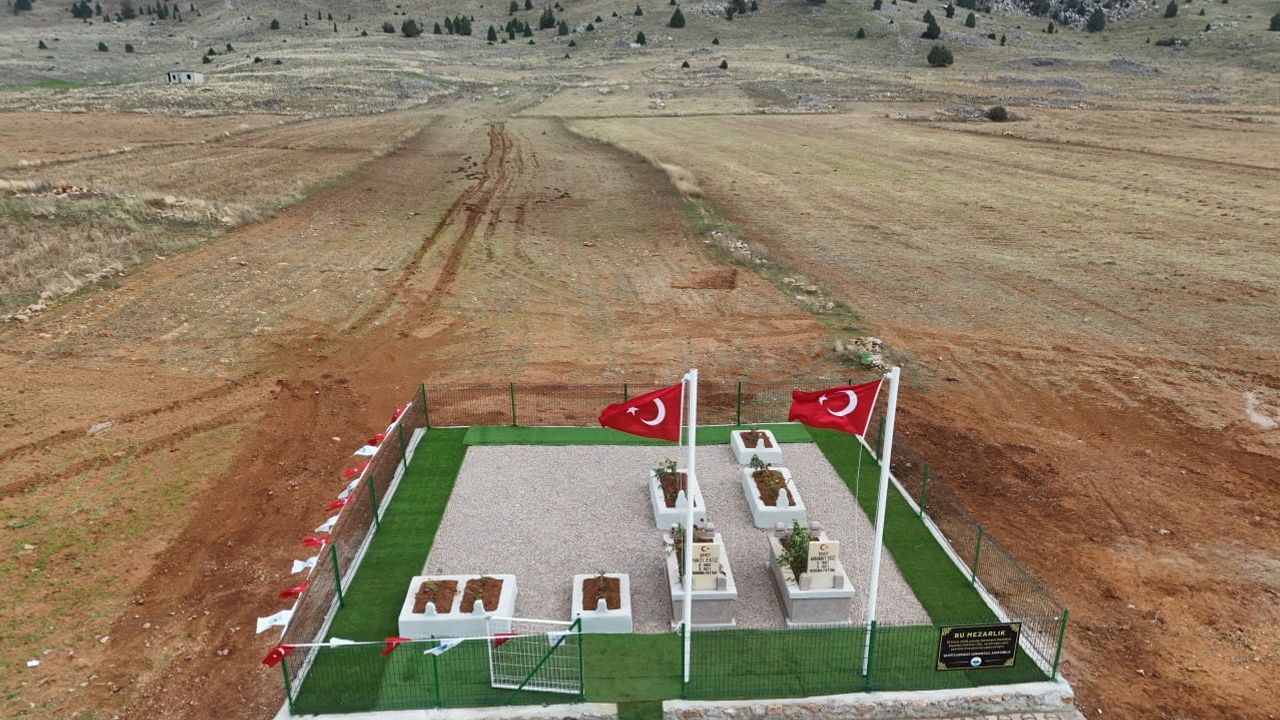 Beypınarı'nda asırlık mezarlardan şehitliğe uzanan anı