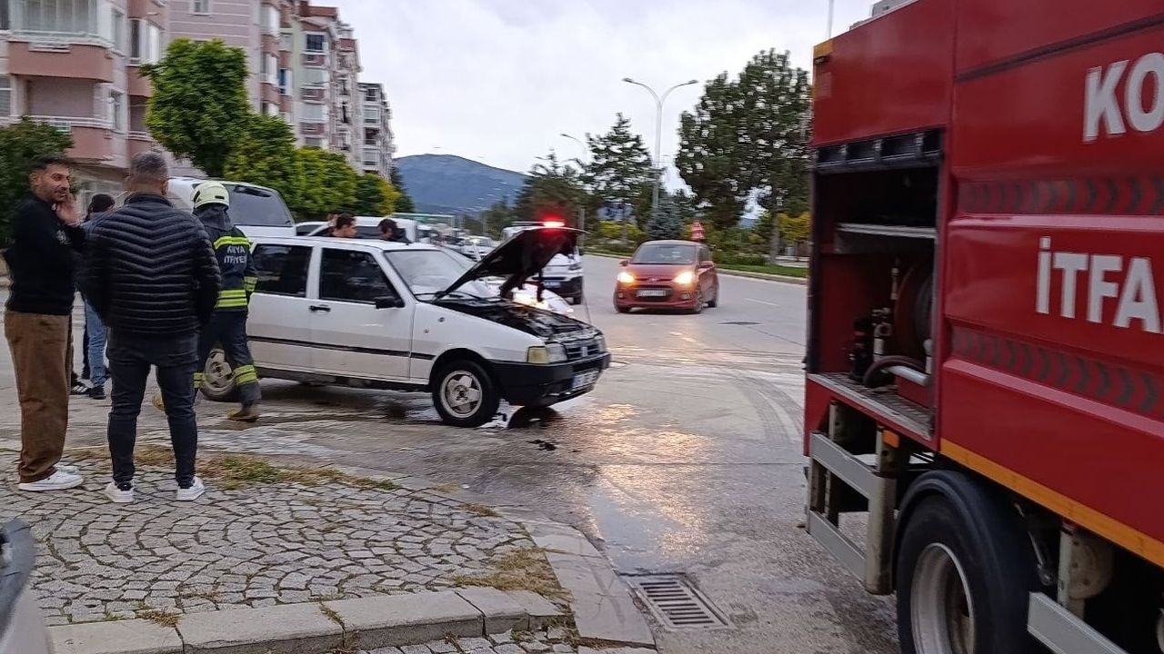 Beyşehir'de araç motorundan yükselen alevler itfaiye ekiplerince kontrol altına alındı